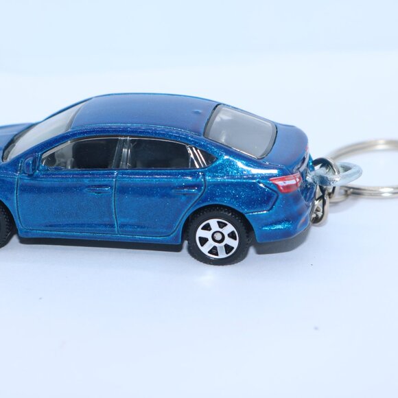 Matchbox 2016 Nissan sentra custom keychain - Picture 3 of 4